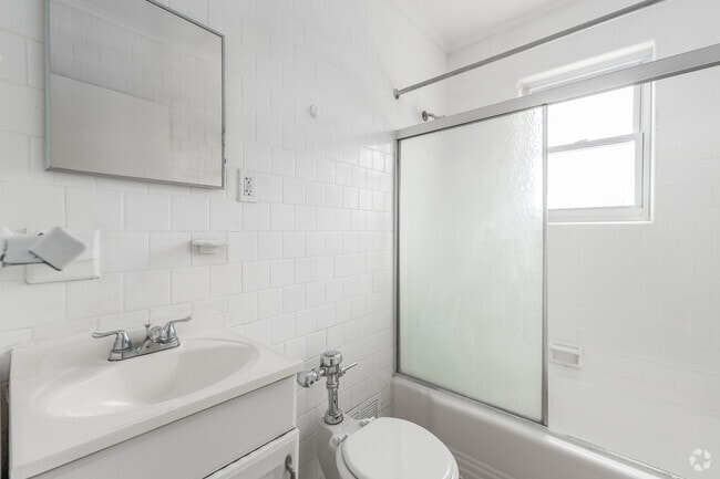 1BR, 1BA - 766SF - Bathroom