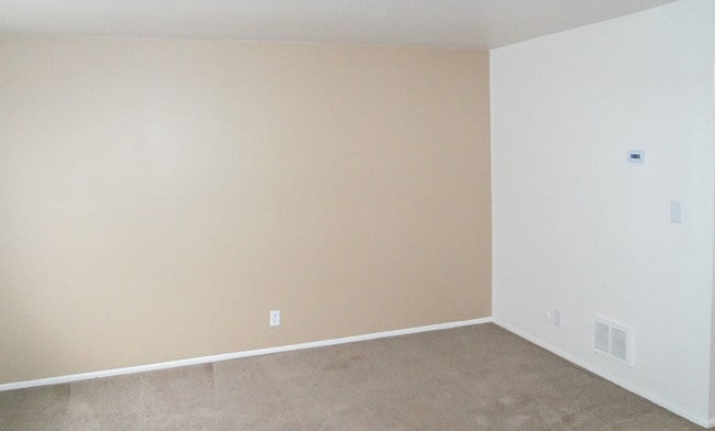 Living room - Midtown Gardens Apartments