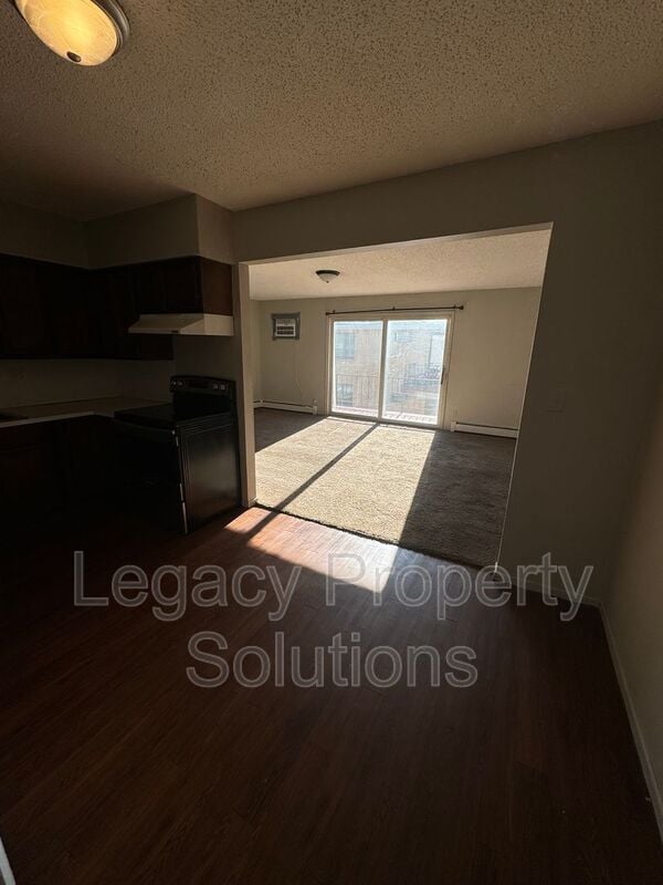 Photo - 305 E Expressway