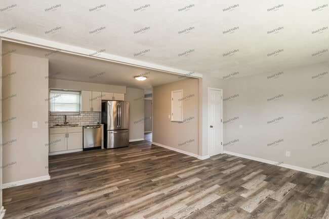 Photo - 613 St Jovite St