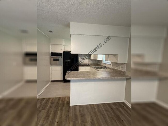 Photo - 8000 Edwina Dr