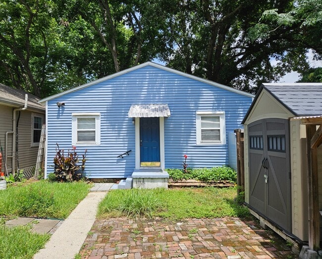 Building Photo - 1220 Adams St Unit A