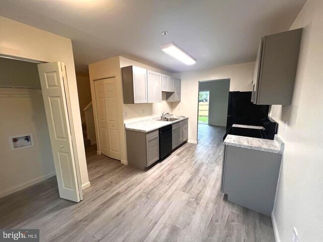 Building Photo - 45293 Rumsford Ln Rental