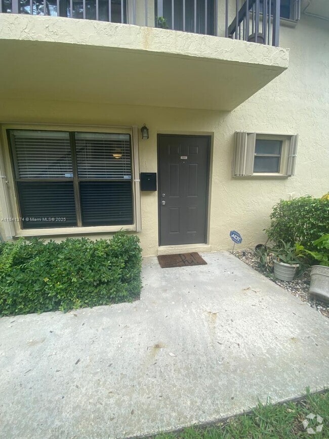 Building Photo - 10055 NW 4th St Unit 103 Rental