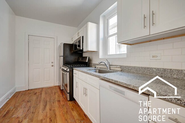 Photo - 3531 W Fullerton Ave Unidad 3