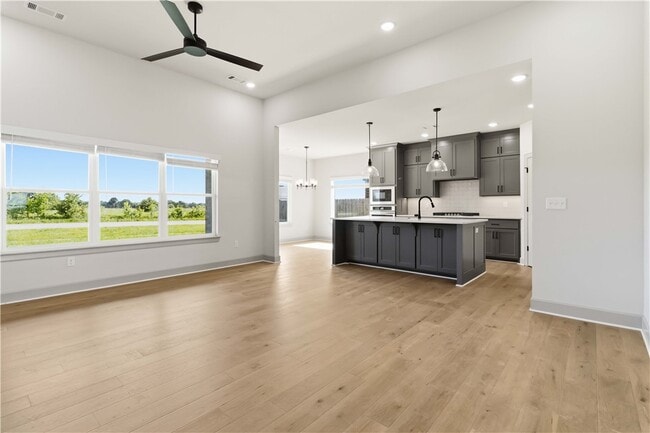 Photo - 970 Trestle Ln