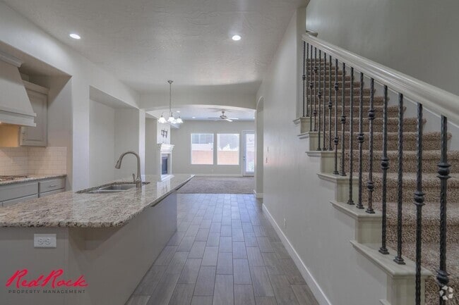 Building Photo - Pet Friendly 4 Bedroom Home! Internet incl...