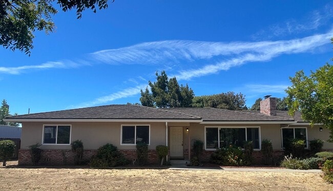 Building Photo - 17695 Laurel Rd