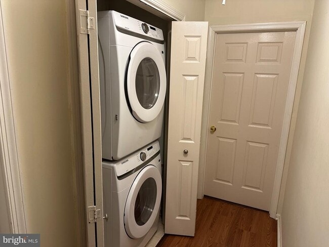 Building Photo - 27 Victory Ct