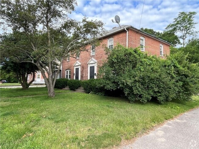 Building Photo - 502 Providence St Rental