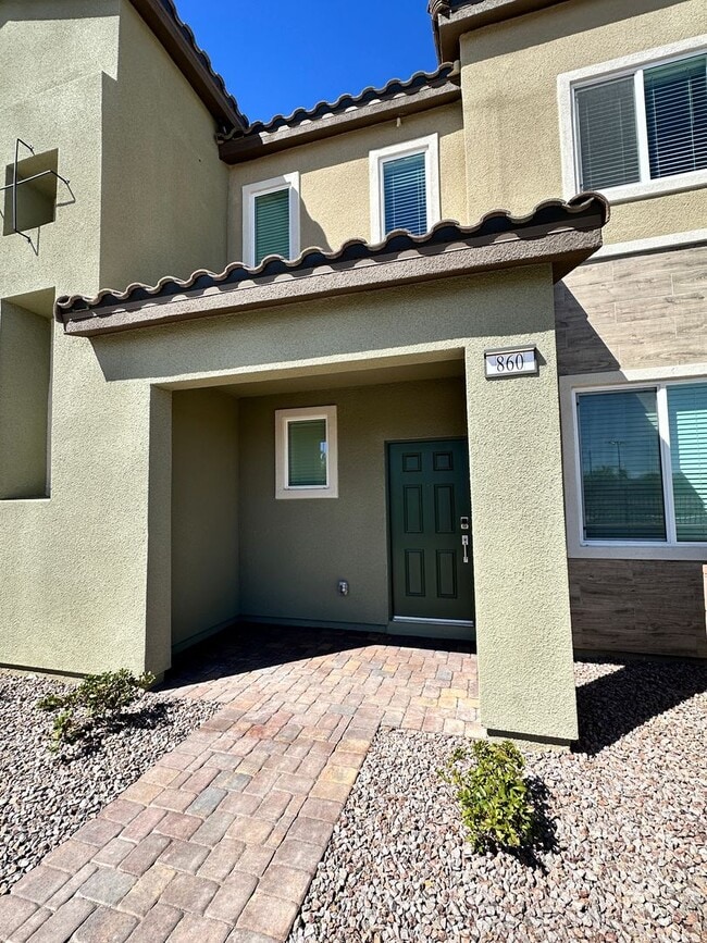 Building Photo - Brand New Town Home!
