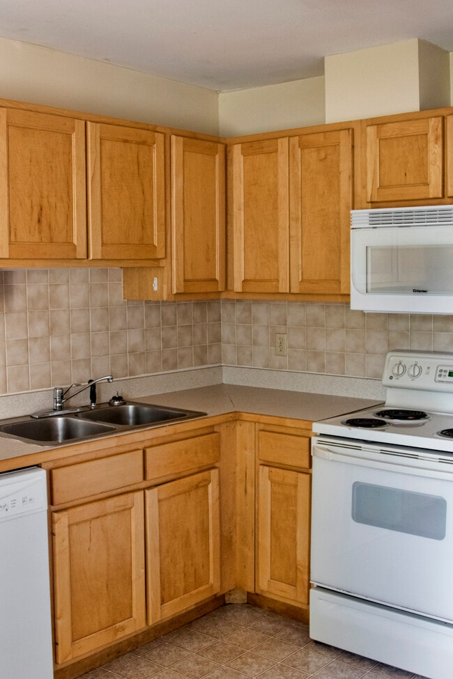 College Mall Apartments