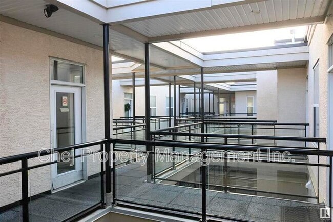 Photo - 4835-104a 104a St NW Unité 403