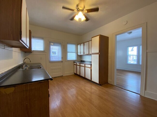 Photo - 1723-1725 N LIMESTONE Apartment Unit 1725