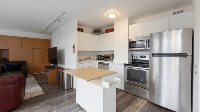 Photo - 2400 N Lakeview Ave Unit 614-615