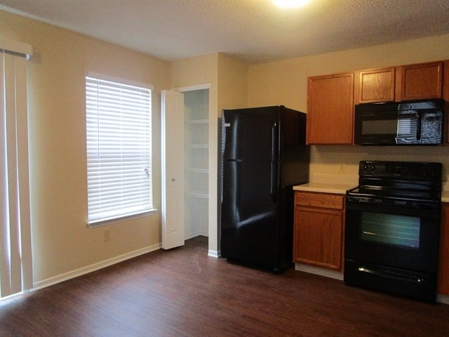 Photo - 2823 Everbloom Pl