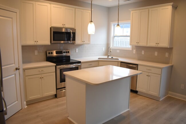 Photo - 4624 Runaway Bay Ln