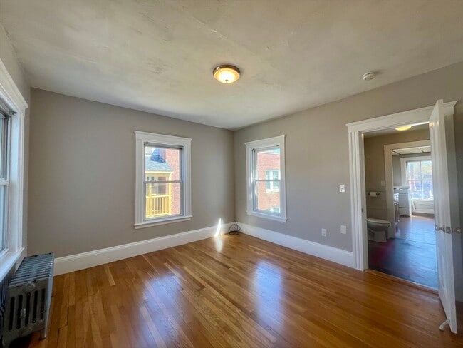 Building Photo - 17 Sanborn St Unit D