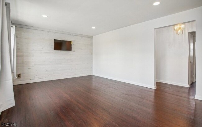 Photo - 604 Chestnut St