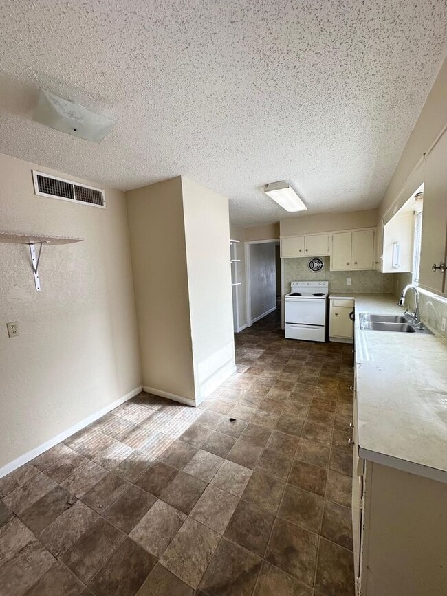 Photo - 3 Bed 2 Bath Ready To Rent ASAP!