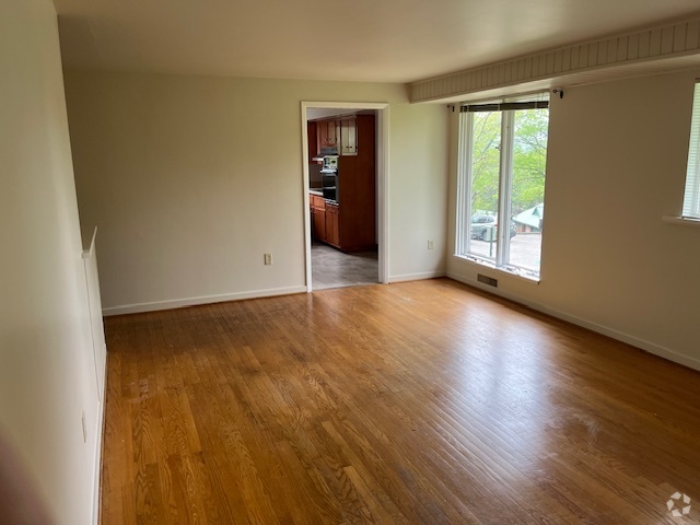 Building Photo - 1000 Pine Ave Unit Golf Course Apartment
