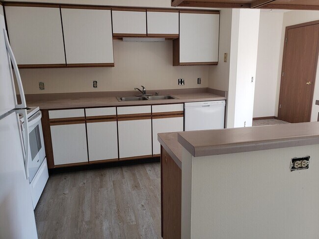 Photo - 934 Rockefeller Ln