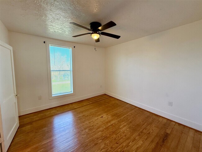 Photo - 232 S Tesch St Unit 236