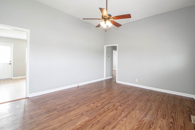 Photo - 1212 Kendall Dr