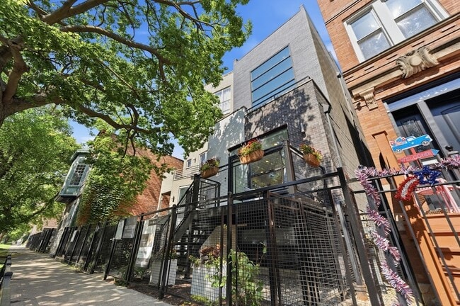 Photo - 1349 N Leavitt St Unit 1A