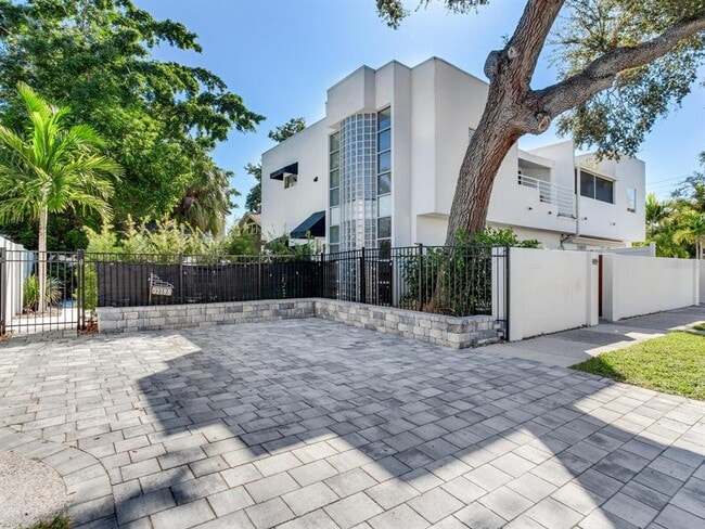 Photo - 3219 W San Juan St