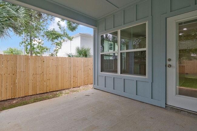 Photo - 1915 W Chase St