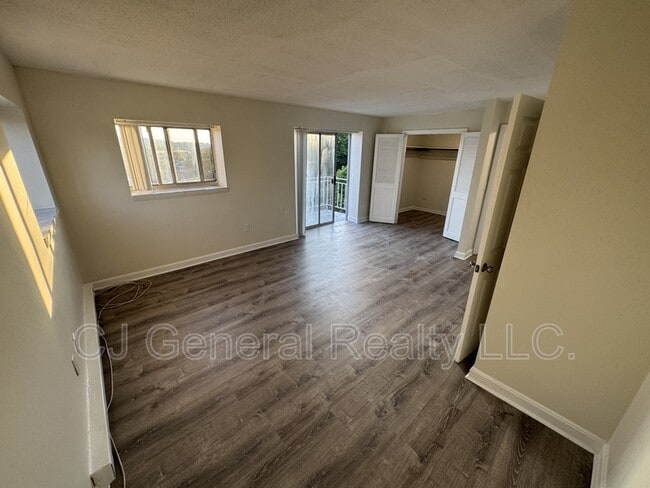 Photo - 106 Broad St