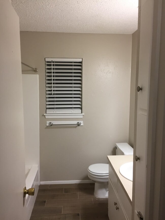 Photo - 2401 Cottonwood Dr Unit A