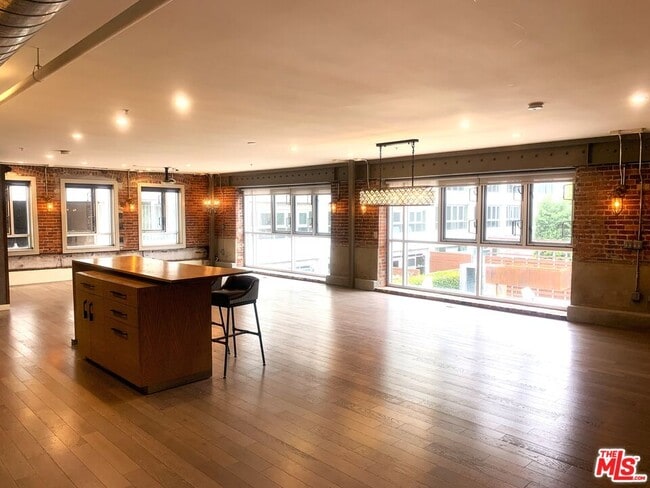Photo - 527 Molino St Unit 202