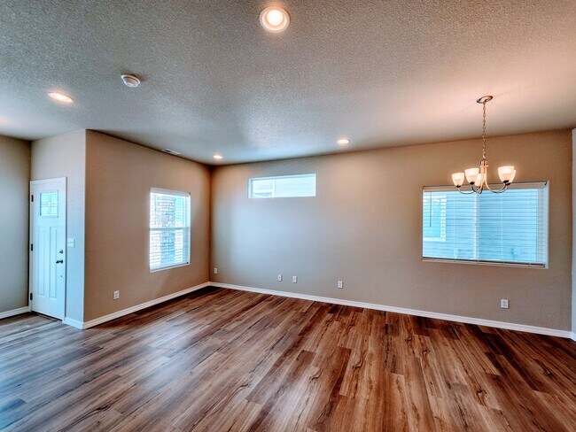 Photo - 7792 Tuttle Vw