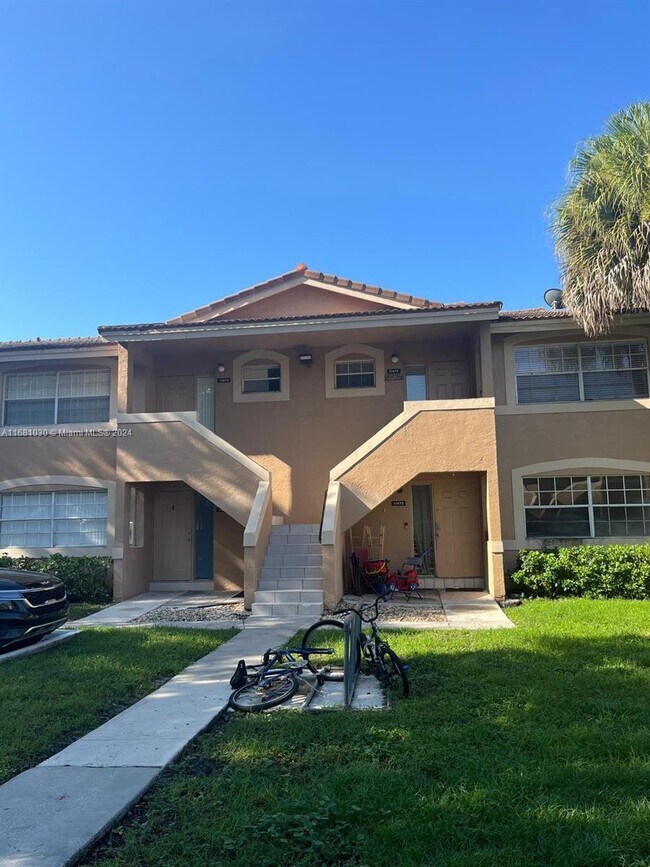 Photo - 11470 NW 42nd St Unidad 11470 Rental