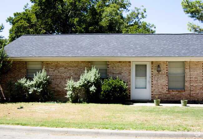 Building Photo - 590 N Donna Ave Rental