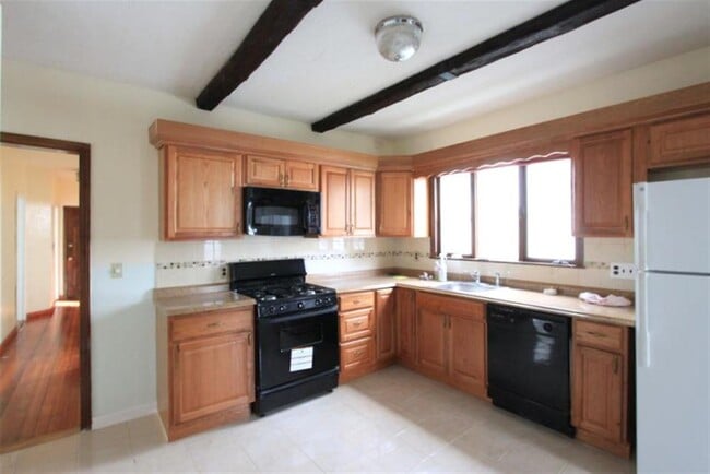 Building Photo - 14 Belknap St Unit 1