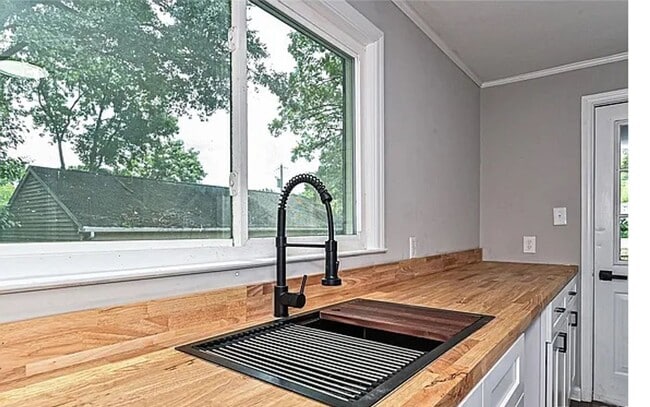 Photo - Charming 2-bed, 1-bath bungalow just steps from downtown Lincolnton!
