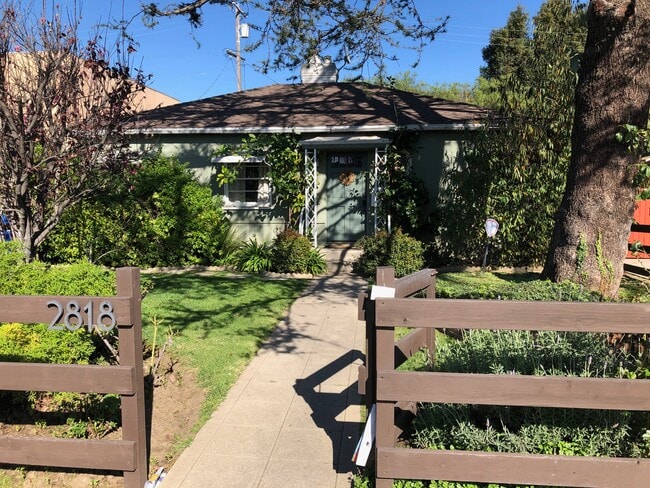 Building Photo - 2818 S Barrington Ave