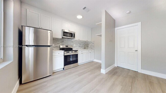 Photo - 74 W 15th St Unidad 4