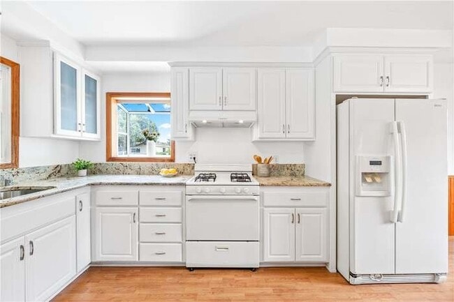 Photo - 12312 Louise St