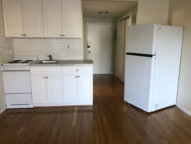 Building Photo - 22 Chestnut Pl Rental