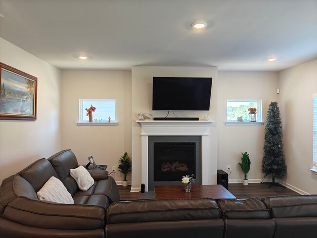 Photo - 1921 Dosk Ave