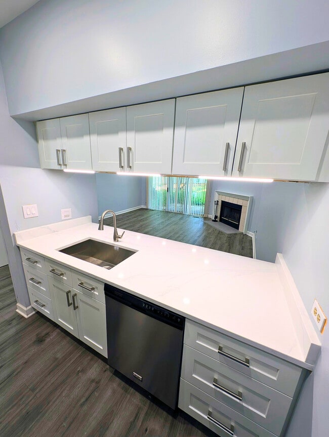 Photo - 1122 Regency Dr
