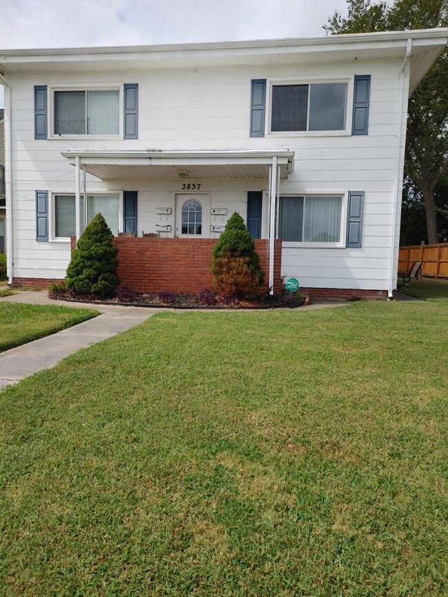 Building Photo - 3837 Beach Ave Unit # 4