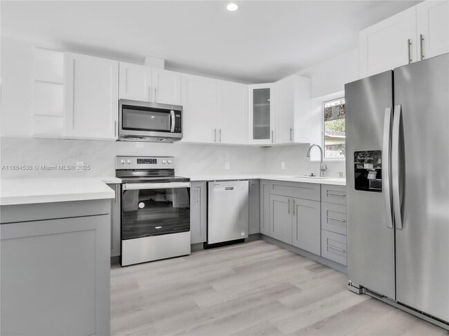Building Photo - 10640 SW 96th St Rental
