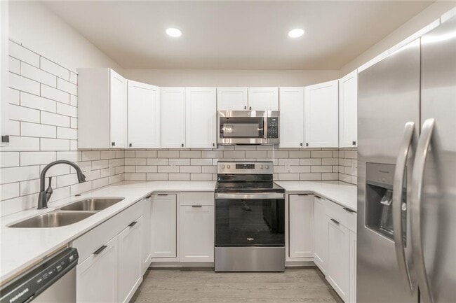 Photo - 533 Parkhill Cir