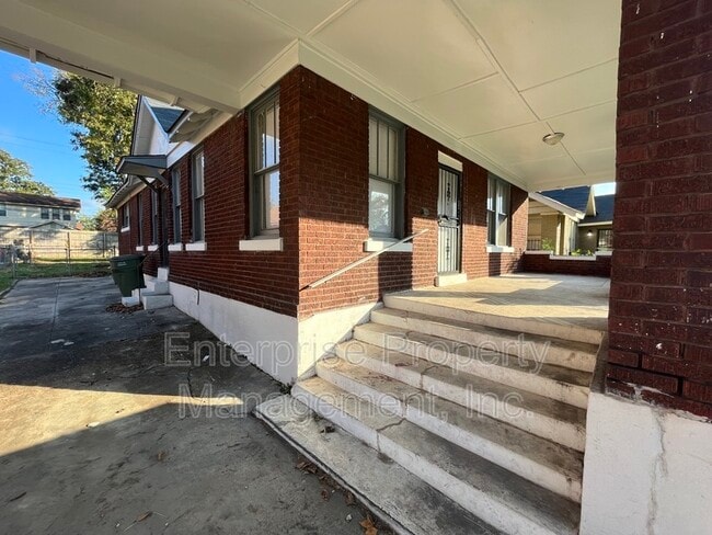 Photo - 836 Maury St
