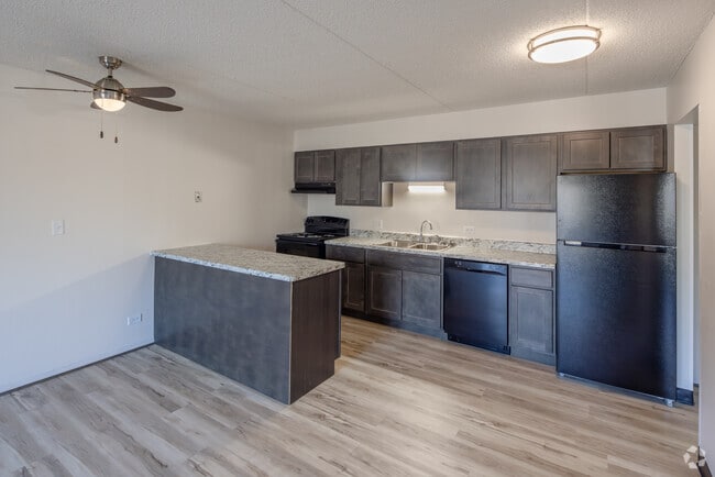 1BR, 1BA - 650SF - Kitchen - Woodview Apartments